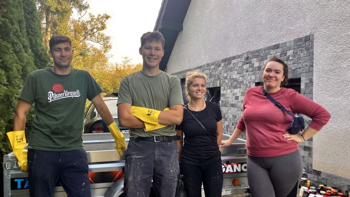 Mladí, přidejte se, burcují dobrovolníci po povodních. Doufají, že je ve škole omluví