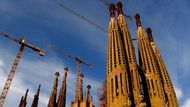 Inspiraci gotikou a její pravidelností a geometrickou přesností nezapře ani nejslavnější Gaudího stavba, katedrála Sagrada Familia. Gotická pravidelnost se v ní mísí s nezaměnitelnou originalitou a zdobností přírody.