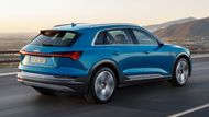 Audi by mělo na svém stánku ukázat také své první čistě elektrické SUV e-tron. To, ač to na první pohled nevypadá, je s délkou 4,9 metru a rozvorem 2,93 metru velkým kusem auta. Dva elektromotory v útrobách vozu dávají maximálně 300 kW, dojezd je papírově 400 km. Cena vozu by měla být někde na úrovni dvou milionů korun.