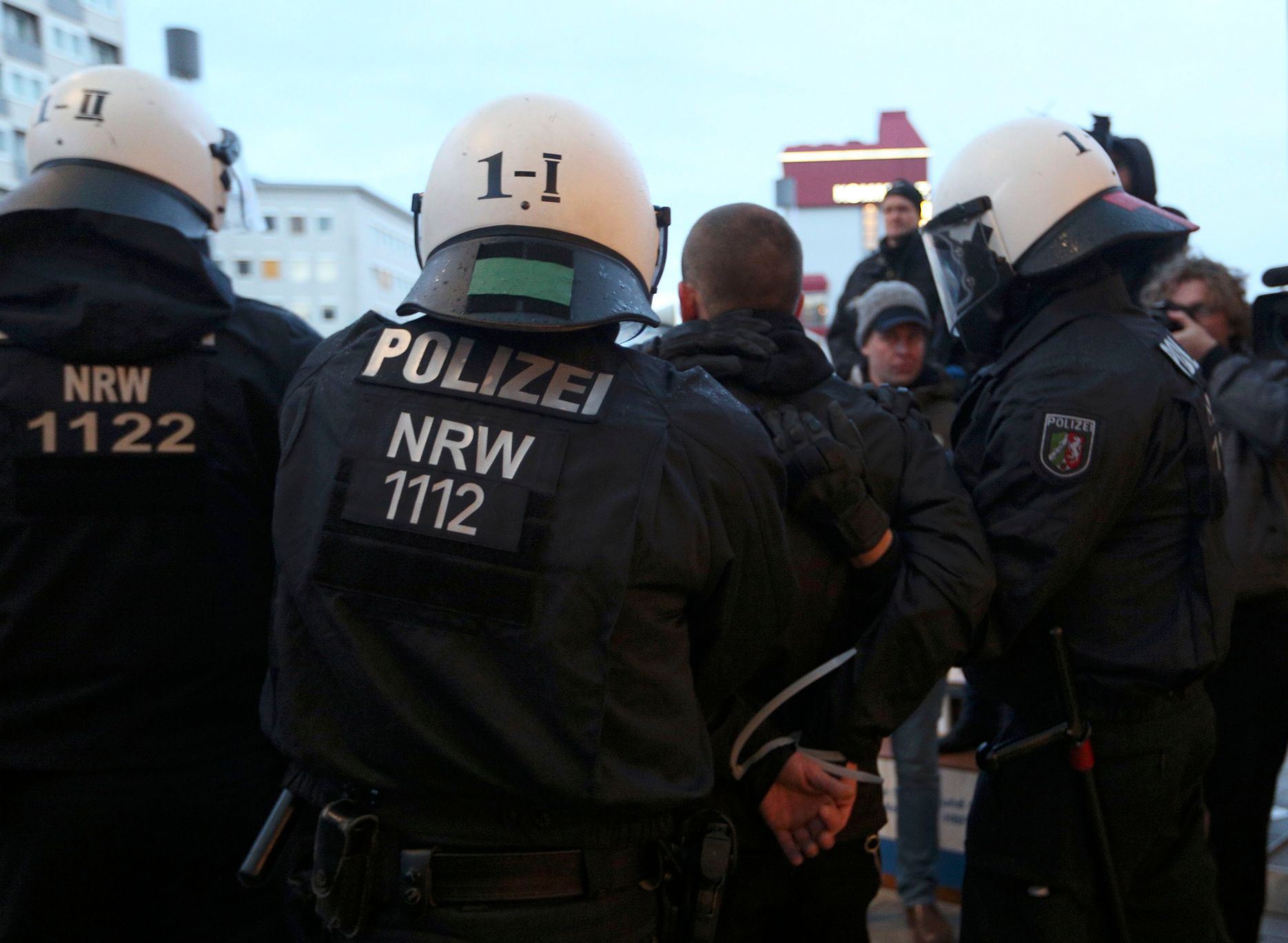 Policie v Kolíně nad Rýnem zatýká jednoho ze stoupenců hnutí Pegida