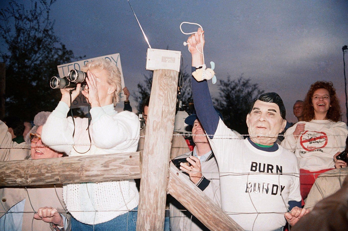 Ted Bundy: Celý příběh charismatického vraha, který děsil Ameriku, Magazín, codagalerie