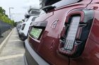 Publikum v sále ztichlo. Jízdní premiéra Renaultu 4 měla nečekaně mrazivý úvod