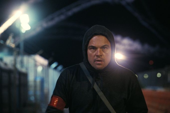 Leonardo DiCaprio jako Bob ve filmu Jedna bitva za druhou.