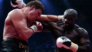 ALEXANDER POVĚTKIN VS. CARLOS TAKAM – KO 10. KOLO: Hodně boxerů se po knockoutu od Vladimira Klička není schopno vzpamatovat a jejich kariéra pomalu uvadá. Tenhle Rus ale ukázal pravý opak. Už jeho demolice velkohubého Němce Manuela Charra stála za to! A podobně jako on dopadl také kamerunský tank Carlos Takam. Ten sice byl polovinu souboje s Povětkinem lepší, jenže postupně uvadal a Rus celou záležitost ukončil drtivým knockoutem v desátém kole. Parádní výkon.