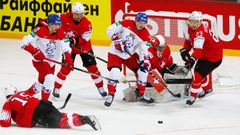 Dominik Kubalík a Philipp Kurashev v zápase Česko - Švýcarsko na MS 2021