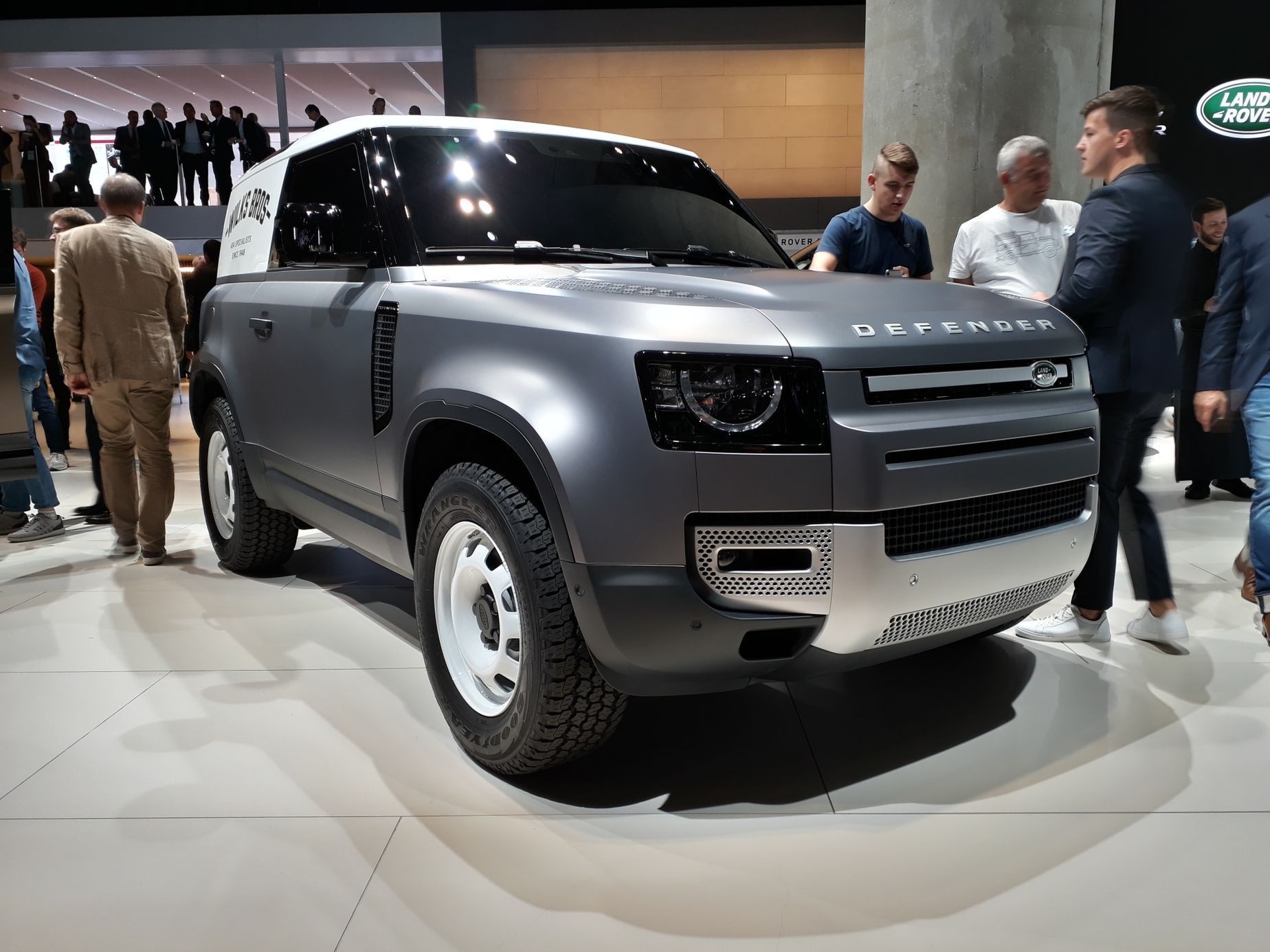 Land Rover Defender živě na IAA