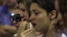 Relatives of victims of the fire at Boate Kiss nightclub attend a collective wake in the southern city of Santa Maria, 187 miles (301 km) west of the state capital Porto Alegre January 27, 2013. The nightclub fire killed at least 232 people in Santa Maria early on Sunday when a band's pyrotechnics show set the building ablaze and fleeing partygoers stampeded toward blocked and overcrowded exits in the ensuing panic, officials said. REUTERS/Ricardo Moraes (BRAZIL - Tags: DISASTER OBITUARY TPX IMAGES OF THE DAY) Published: Led. 28, 2013, 1:02 dop.