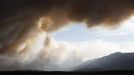 Smoke from the Waldo Canyon fire hovers over the U.S. Air Force Academy west of Colorado Springs in Colorado June 26, 2012. A monster Colorado wildfire raging near some of the most visited tourist areas in the state took a turn for the worse on Tuesday as hot winds pushed flames north, prompting the evacuation of 7,000 more people, officials said. REUTERS/Rick Wilking (UNITED STATES - Tags: DISASTER ENVIRONMENT) Published: Čer. 27, 2012, 12:47 dop.