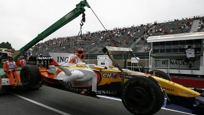 V Kanadě měl Alonso problémy už v tréninku.