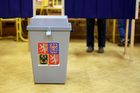 Volit je pro Čechy těžší než pro jiné. Voličský průkaz řeší jen něco, hlasovat na dálku možné není