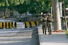 Nejméně 10 zabitých policistů při útocích v Pákistánu