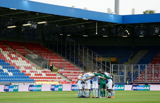 Soccer Football - Europa League - Third qualifying round - Viktoria Plzen v SonderjyskE - Doosan Arena, Plzen, Czech Republic - September 24, 2020  SonderjyskE team huddl