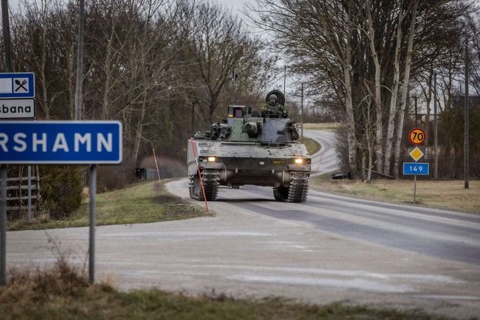 Vojenská technika na švédském ostrově Gotland, snímek z roku 2022