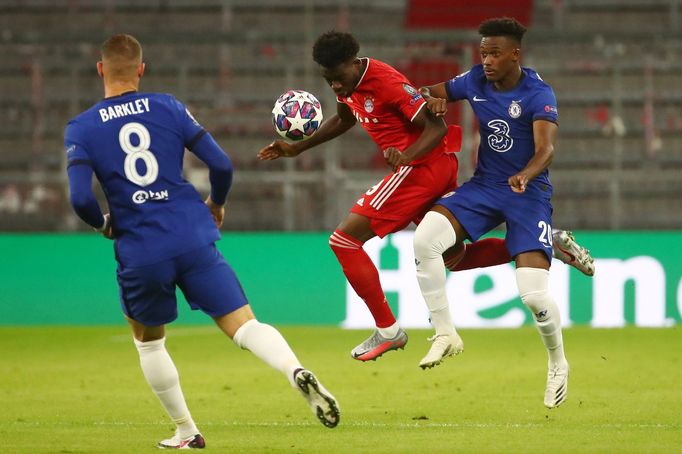 Alphonso Davies a Callum Hudson-Odo  v odvetném osmifinále Ligy mistrů Bayern - Chelsea