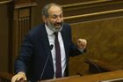 Arménský parlament nezvolil opozičního vůdce premiérem. Přijde politická tsunami, říká Pašinjan