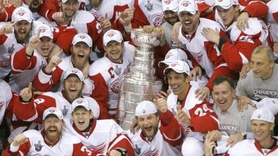 Šílení fanoušci a Stanley Cup. Takové bylo rozhodující finále NHL