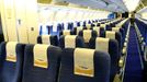 Na palubu Boeingu se vejde až 253 cestujících - 28 v první třídě (TopTravel Class) a 225 v ekonomické třídě (Economy).