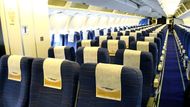 Na palubu Boeingu se vejde až 253 cestujících - 28 v první třídě (TopTravel Class) a 225 v ekonomické třídě (Economy).