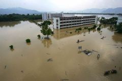 Deště v Asii vzaly stovky životů