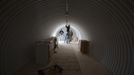 Employees work on the construction of a bunker at Utah Shelter Systems in North Salt Lake, Utah, December 12, 2012. The price of the shelters range from $51,800 to $64,900. While most "preppers" discount the Mayan calendar prophecy, many are preparing to be self-sufficient for threats like nuclear war, natural disaster, famine and economic collapse. Picture taken December 12, 2012. REUTERS/Jim Urquhart (UNITED STATES - Tags: SOCIETY BUSINESS CONSTRUCTION) Published: Pro. 18, 2012, 5:24 odp.