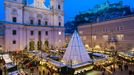 Adventní trh Christkindlmarkt na náměstí Domplatz v Salcburku