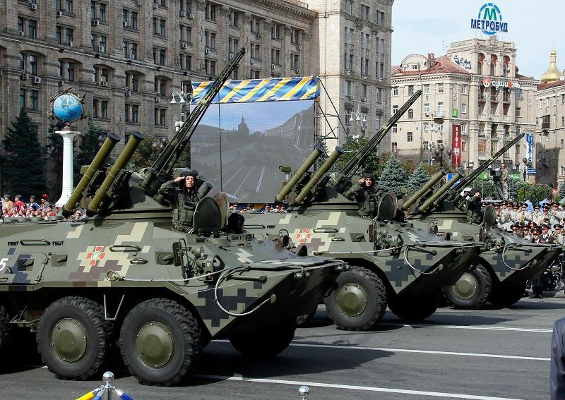 Mohutná vojenská přehlídka v Kyjevě