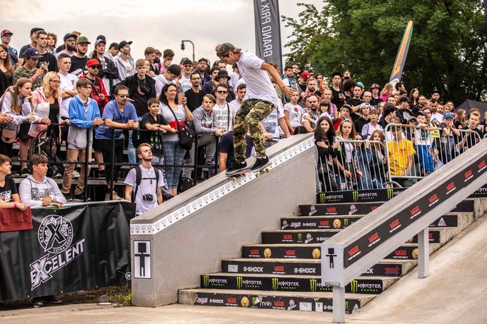 Mike Piwowar (USA) - nollie flip noseslide