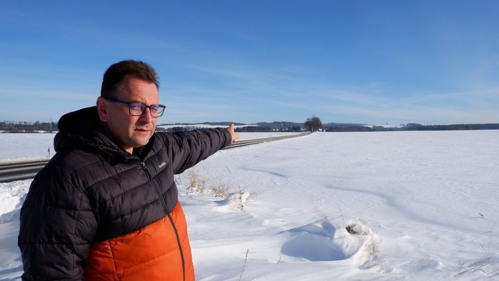 Větrník jako dva Ještědy. V obci schválili stavbu elektrárny, lidé z roubenek zuří