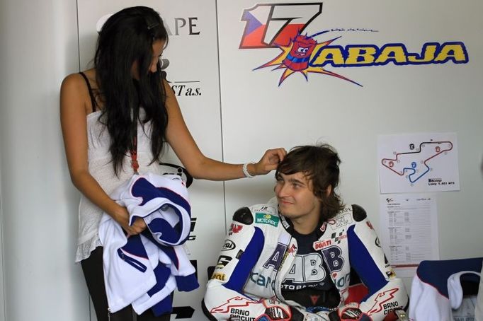 Motocyklový jezdec Karel Abraham z České republiky na GP České republiky v Brně 2011.