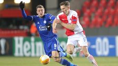 Jamie Vardy a Lukáš Provod v prvním zápase 2. kola EL Slavia - Leicester
