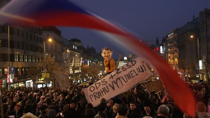 Praha na nohou: Protestuje proti spojení ODS-ČSSD na magistrátu.
