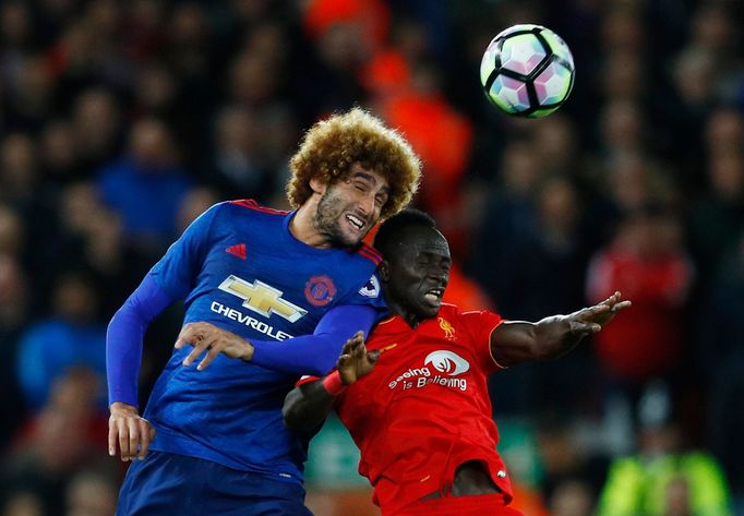 Liverpool - Manchester United: Sadio Mane a Marouane Fellaini