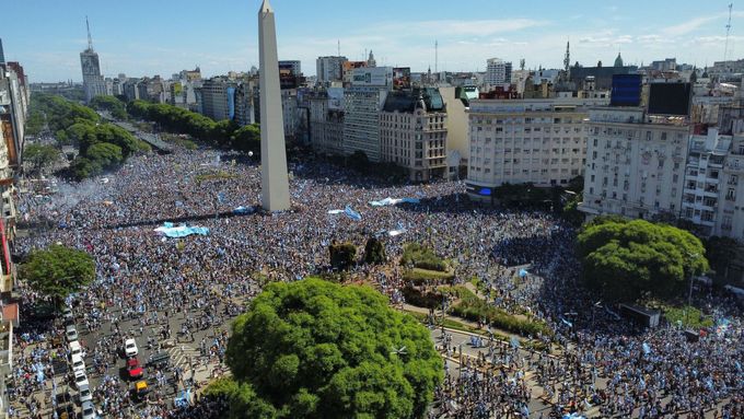 Desetitisíce lidí se sešly u Obelisku v Buenos Aires