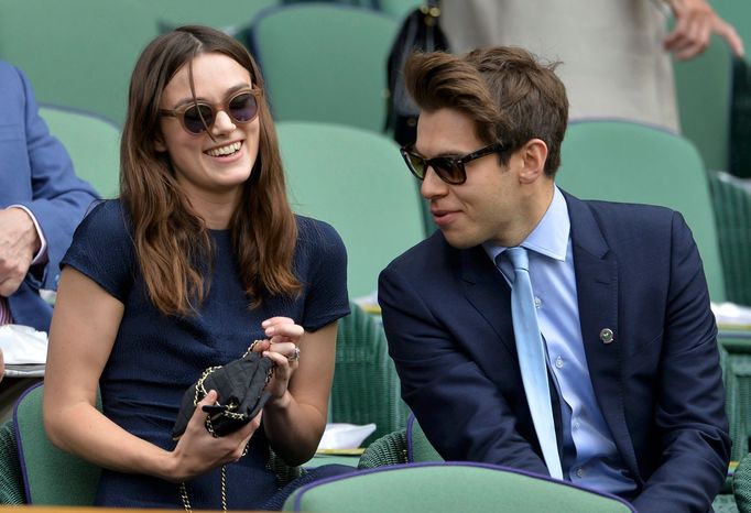 Wimbledon 2014, finále: herečka Keira Knightleyová a její manžel James Righton