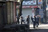 Nepálská armáda a policie je připravena proti demonstrantům v centru Káthmándú zasáhnout. V hlavním městě totiž platí celodenní zákaz vycházení.