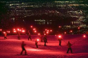 Obrazem: Vancouver slavil rok do OH. S ohněm i maskoty
