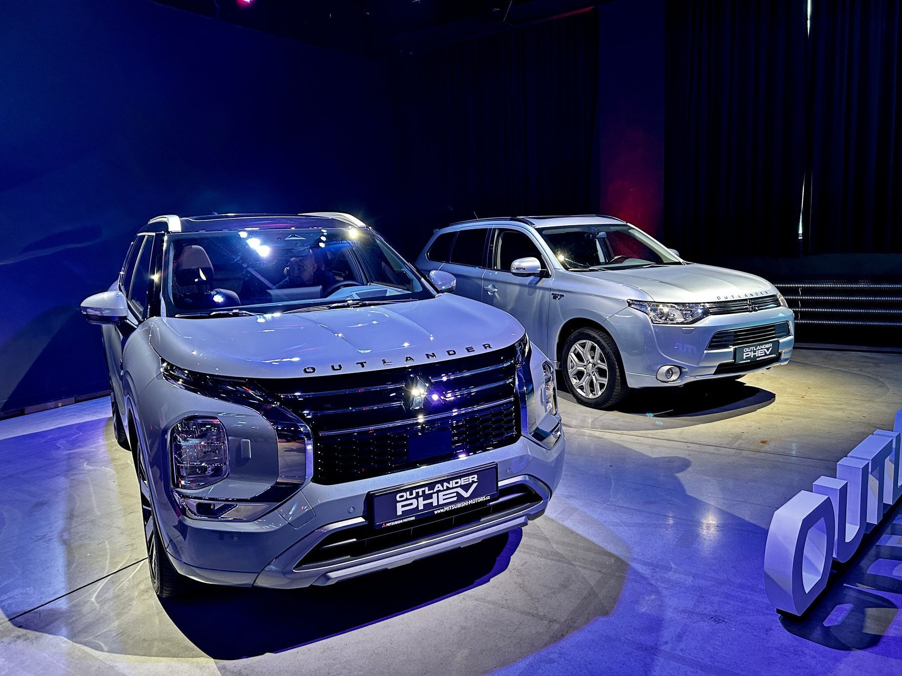 Mitsubishi Outlander PHEV 2025