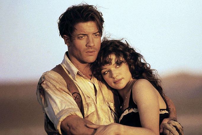 Brendan Fraser a Rachel Weiszová ve snímku Mumie (1999).