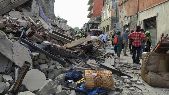 Následky zemětřesení v italském Amatrice.