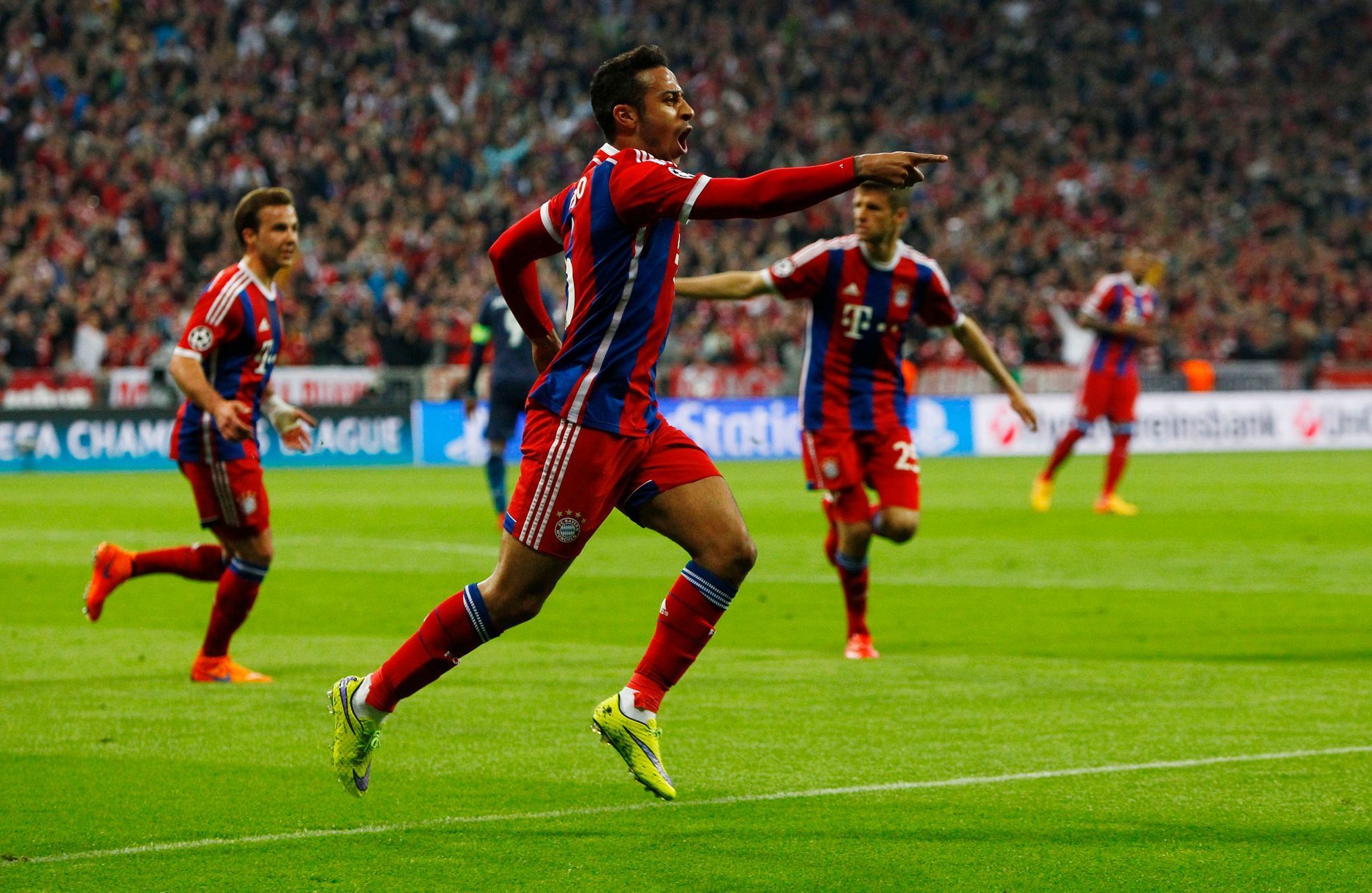 LM, Bayern-Porto: Thiago Alcantara  slaví gól