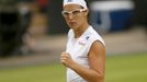 Kirsten Flipkensová se raduje v zápase proti Petře Kvitové na Wimbledonu 2013