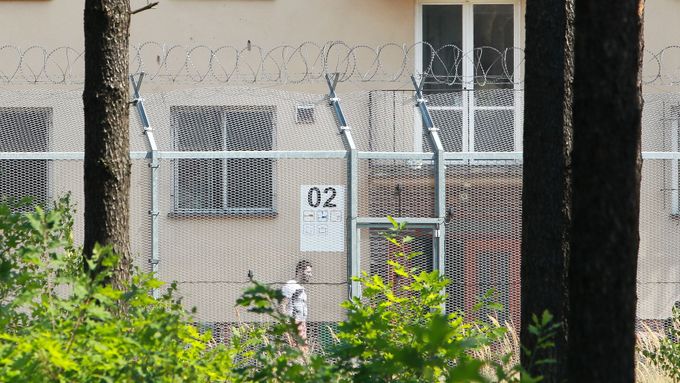 Detenční zařízení pro nelegální migranty v Bělé-Jezové,