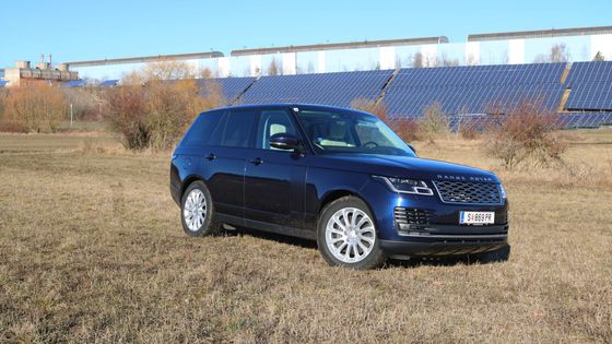 Dům na kolech, ale bez osmiválce? Hybridní Range Rover dává smysl, jen ne v Česku