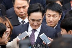 Jihokorejští vyšetřovatelé tlačí dál, znovu žádají o zatykač na šéfa Samsungu