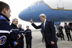 Šéf americké diplomacie Kerry nečekaně přiletěl do Iráku