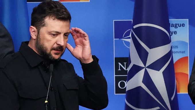 "Stále potřebujeme protivzdušnou obranu," řekl Volodymyr Zelenskyj na summitu NATO