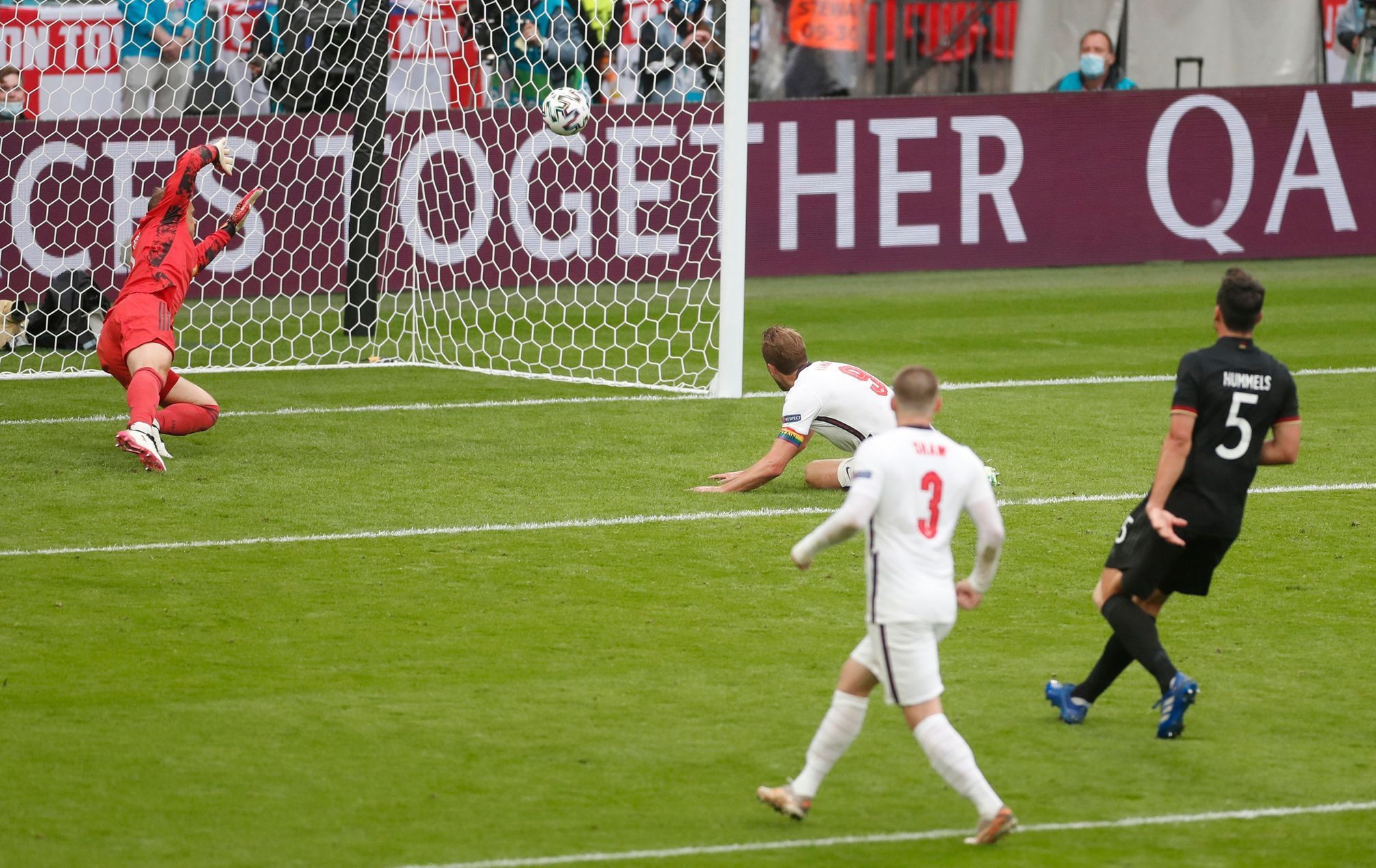 Harry Kane dává gól v osmifinále Anglie - Německo na ME 2020