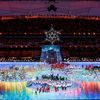 Nástup týmů během slavnostního zakončení ZOH 2022 v Pekingu