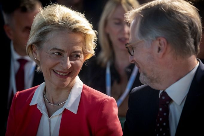 Šéfka Evropské komise Ursula Von der Leyenová a premiér Petr Fiala