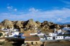 Španělské město Guadix se nachází na předhůří Sierry Nevada ve výšce 913 metrů nad mořem.
